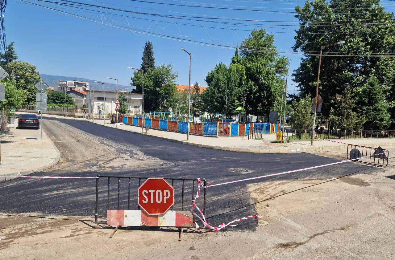 Нова пътна настилка на ул. "Св. св. Кирил и Методий" в Петрич