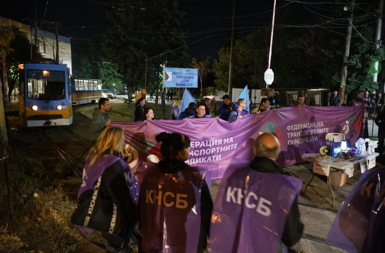 Градският транспорт в София спира, обявен е неучебен ден за всички училища