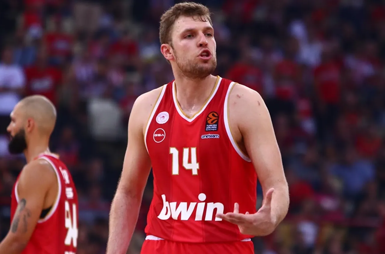 Олимпиакос и Везенков летят в Евролигата