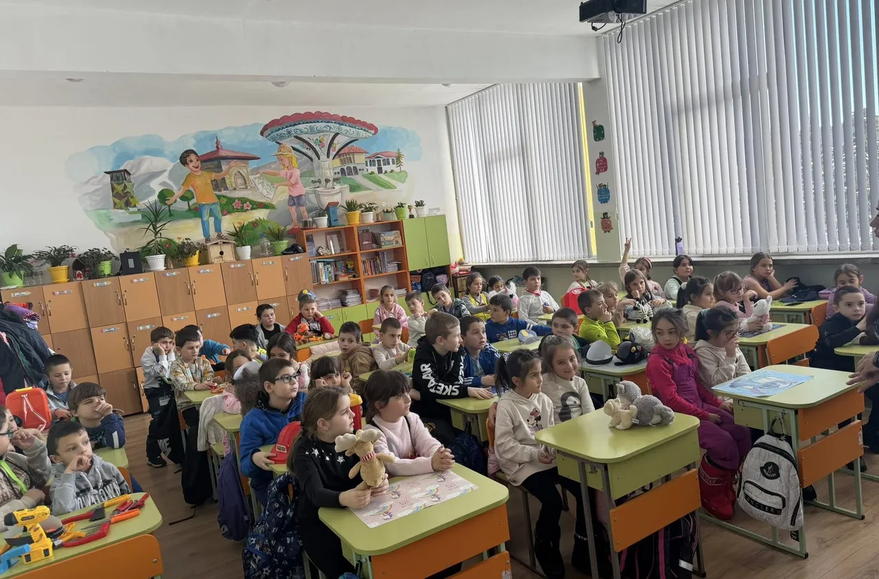 Ролеви игри и усмивки за първокласници от Самоков