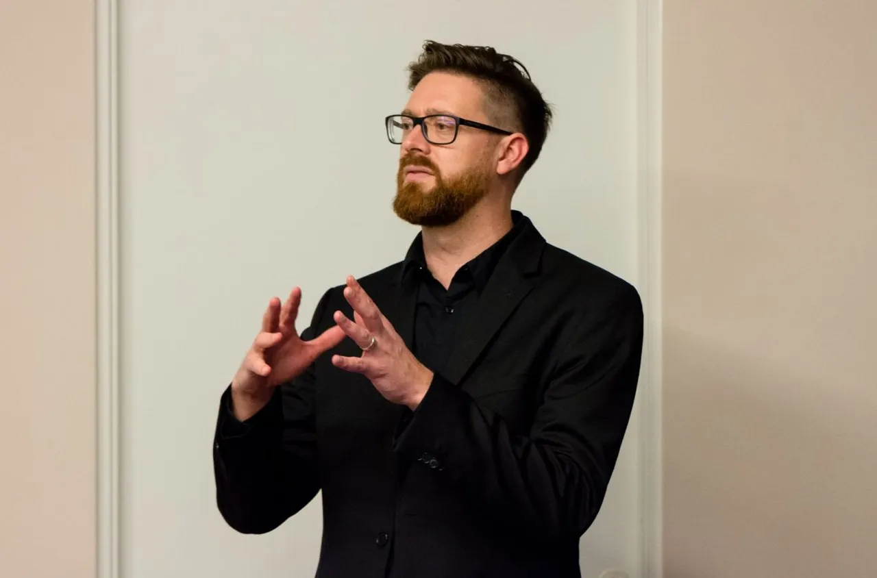 Д-р Джей Даниел Минингер е временният президент на АУБ