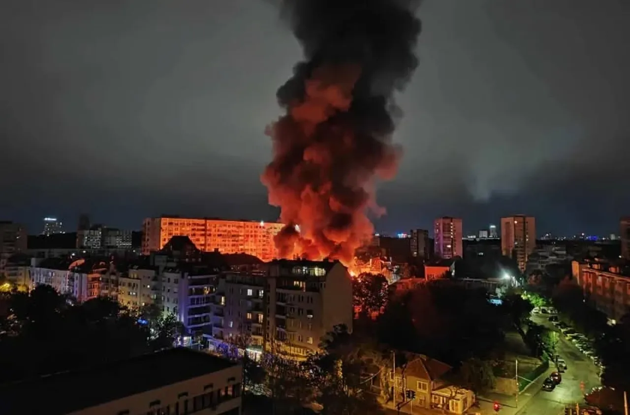 Пожар в склад в София, има загинал