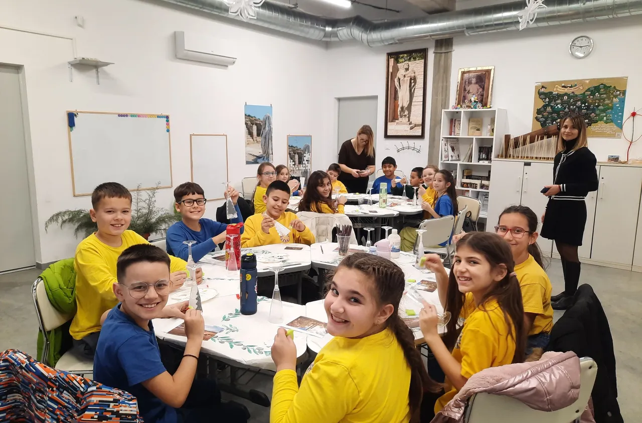 Пътуване през традициите и магията на празниците в работилницата на музея в Петрич