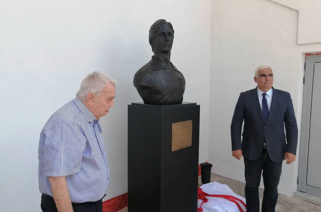 Дупница откри бюст-паметник на футболната легенда Сашо Паргов