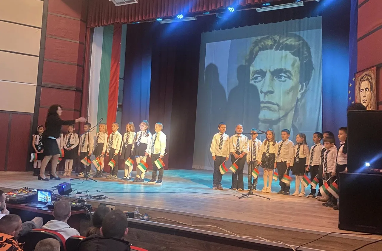 Ученици почетоха Апостола в Хаджидимово