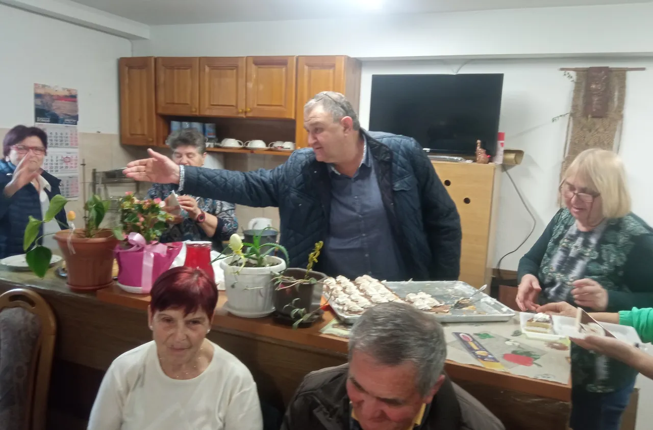 Ръководството на община Сапарева баня посети клуба на хората с увреждания