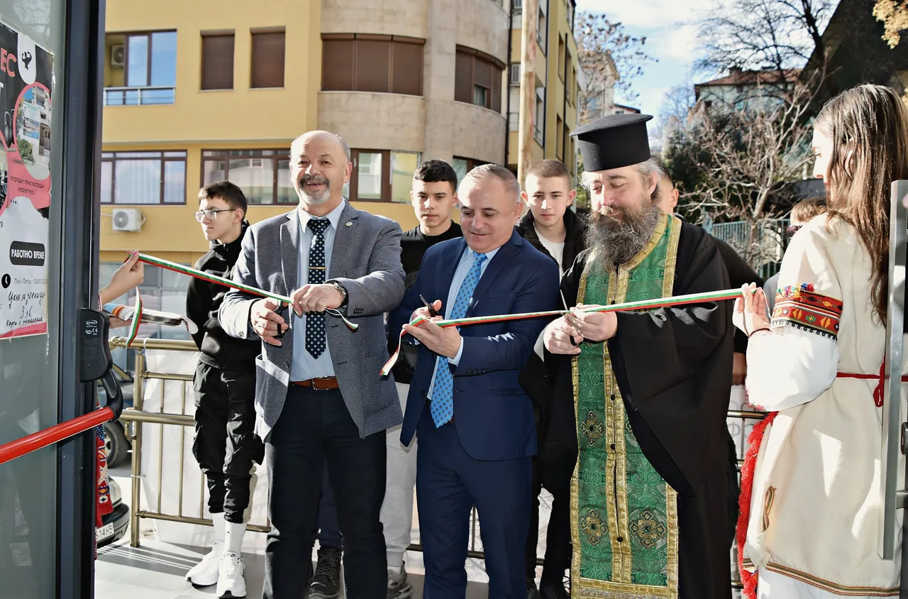 Откриха обновеното общежитие на ЗПГ "Климент Тимирязев" в Сандански