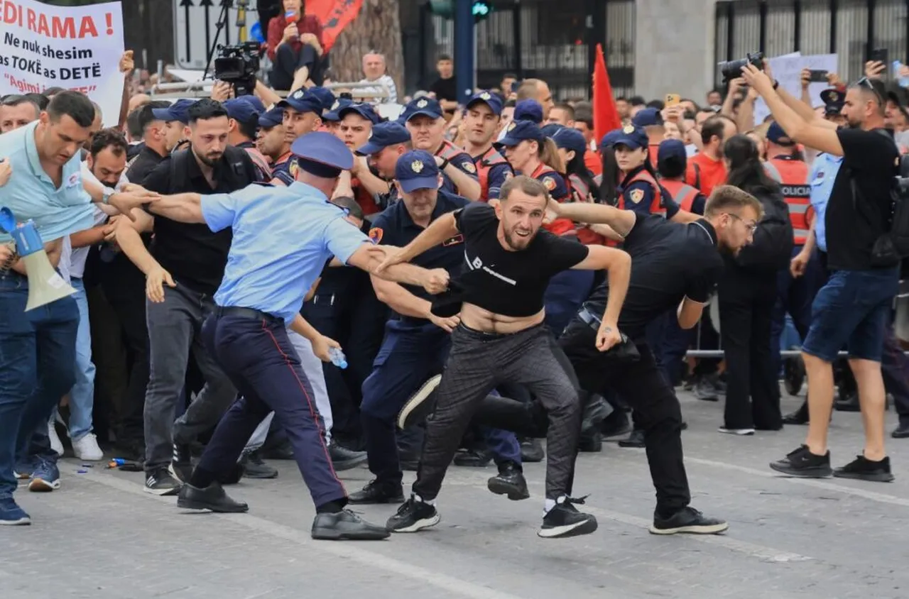 Хиляди протестираха в Албания срещу проект за луксозен курорт 