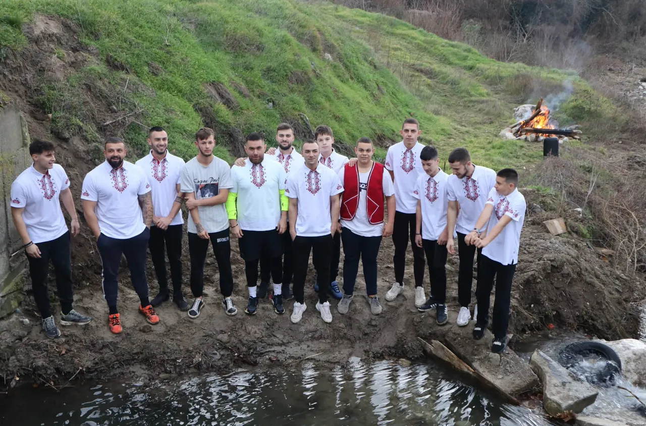 След ритуала с Богоявлениския кръст: В Струмяни дариха средствата за онкоболна жена 