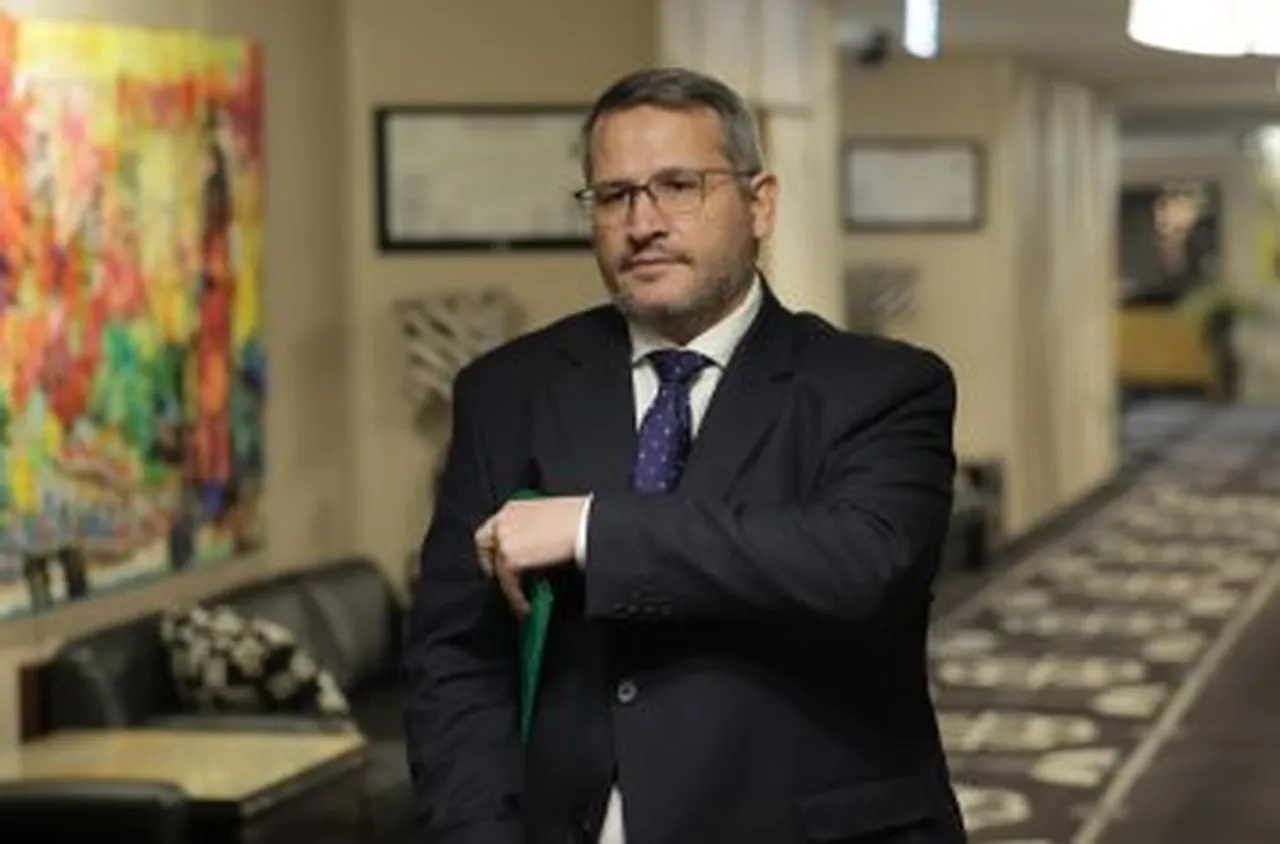 Министър Иван Христанов разпореди закриване на веригата "Магазини за хората"