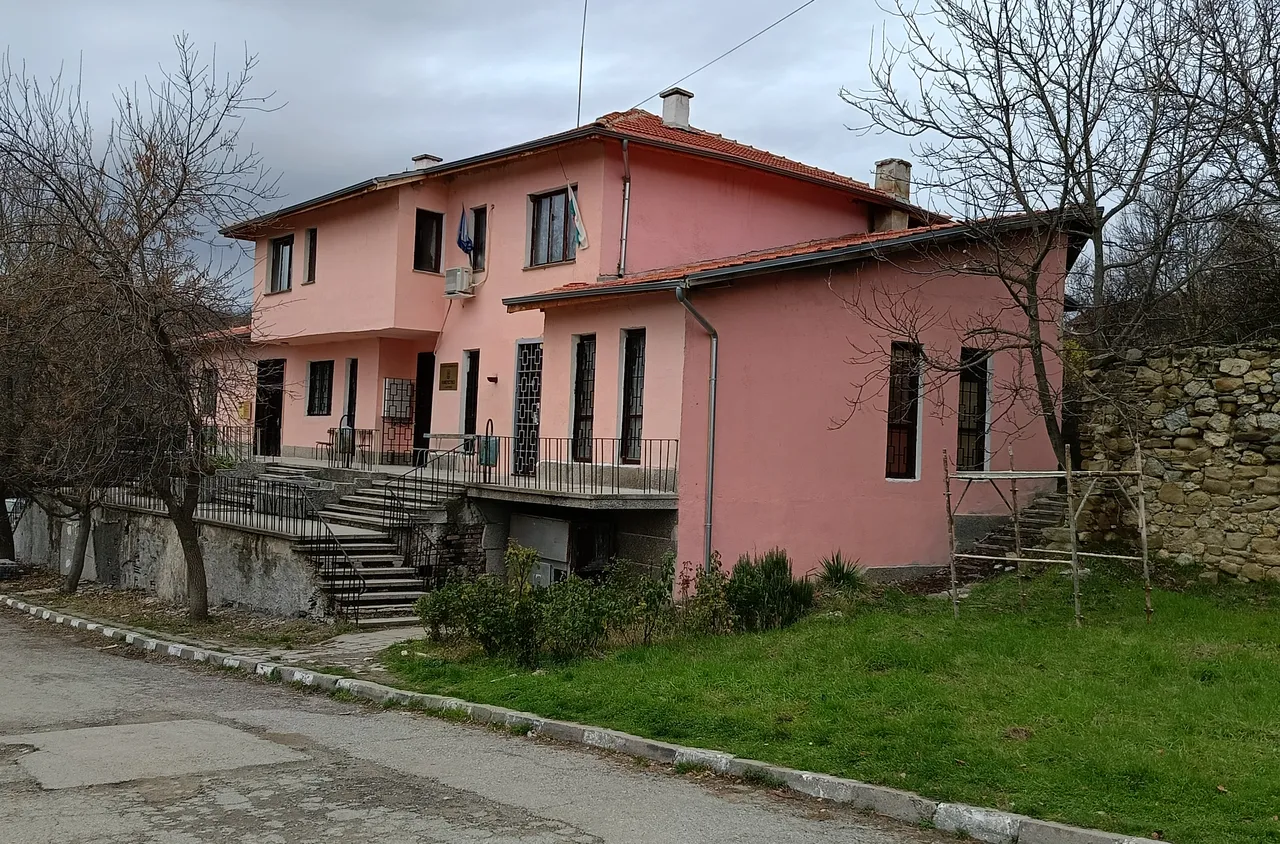 Ремонтни дейности на ключови сгради в община Бобов дол