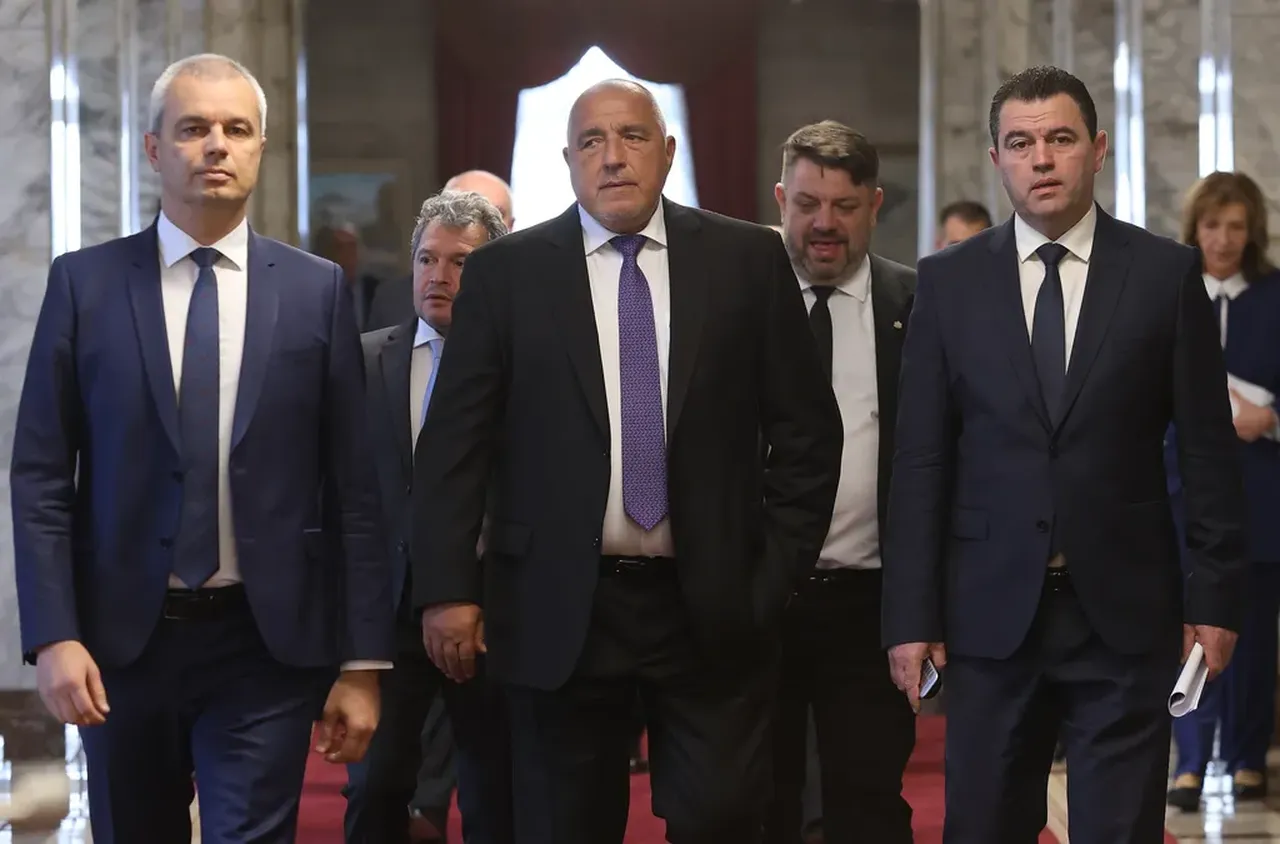 Лидерите на партии и службите се явиха на заседанието на КСНС