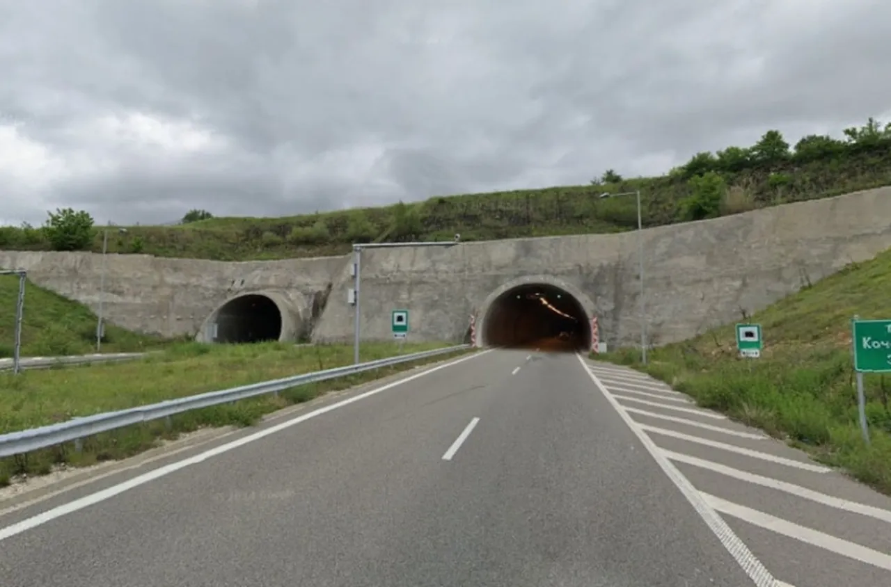 Ограничава се движението в тунел "Кочериново" на АМ "Струма"