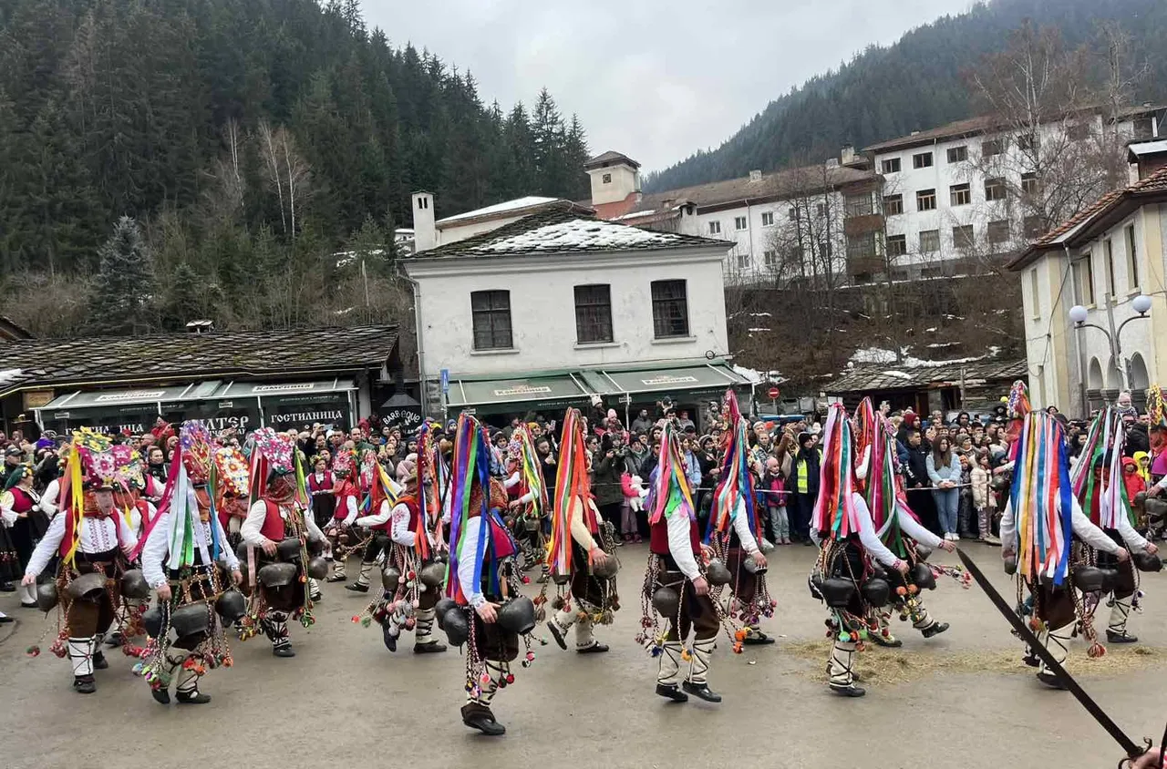 Кукерски празник огласи Широка лъка