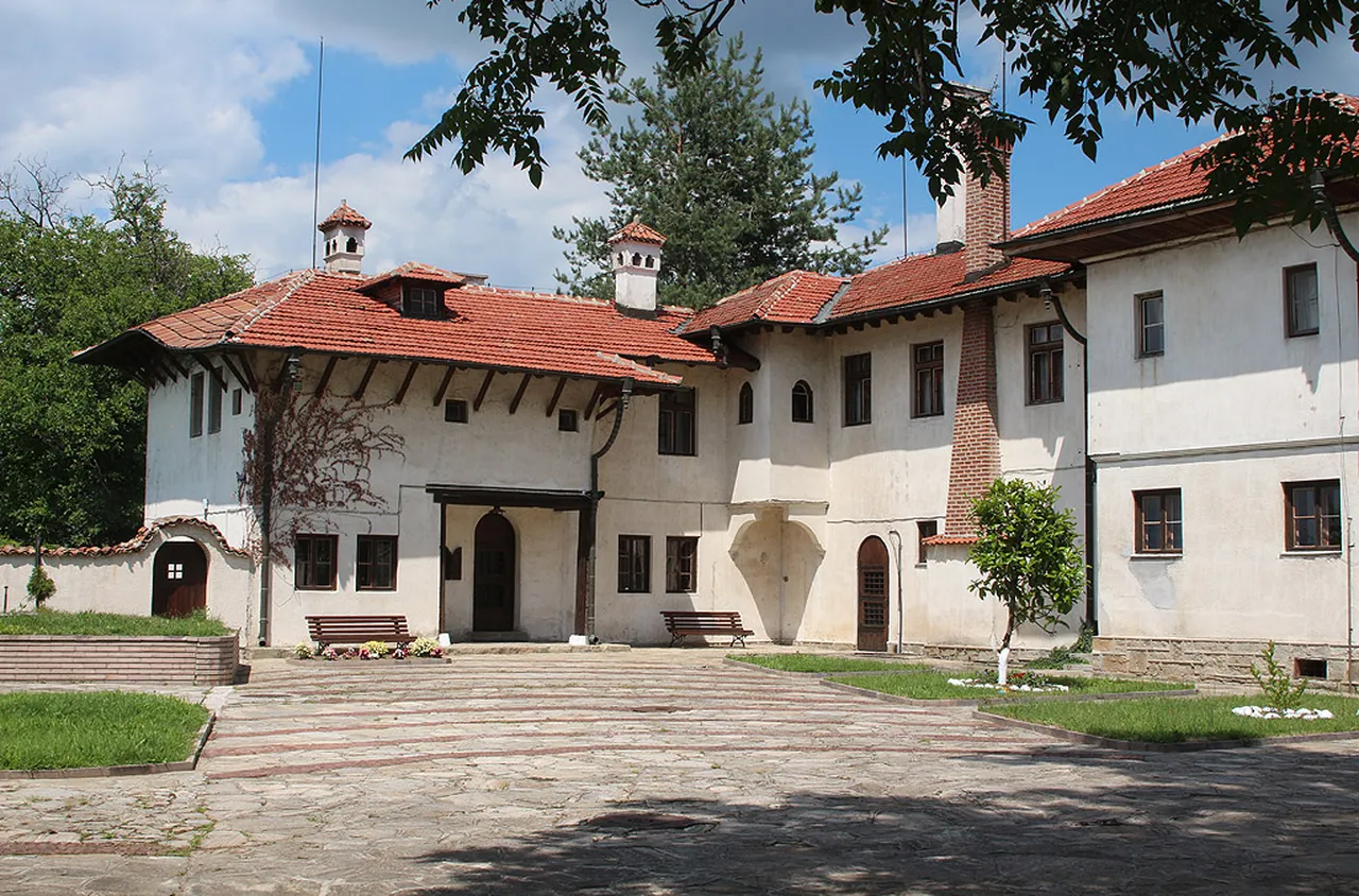 Спират водата на улица "Ангел Даракчиев" в село Баня