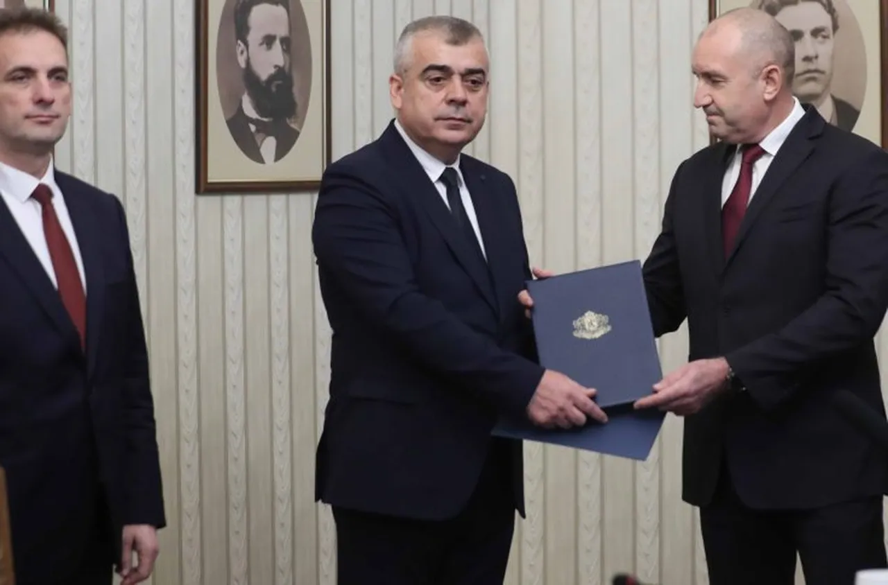 Отиваме на избори: Президентът връчи третия мандат на АПС, те го върнаха веднага