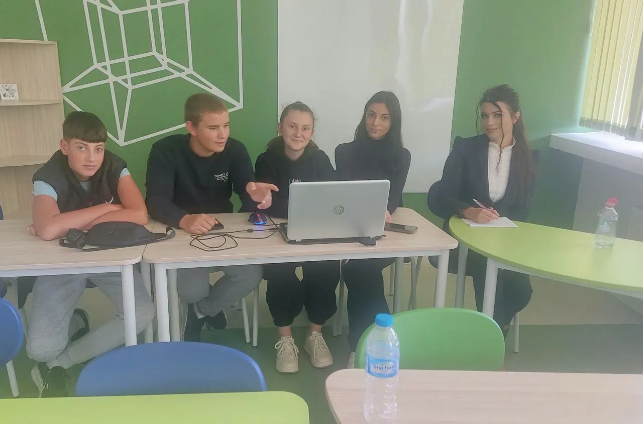 Ученици от Самоков спечелиха международен хакатон за социално предприемачество