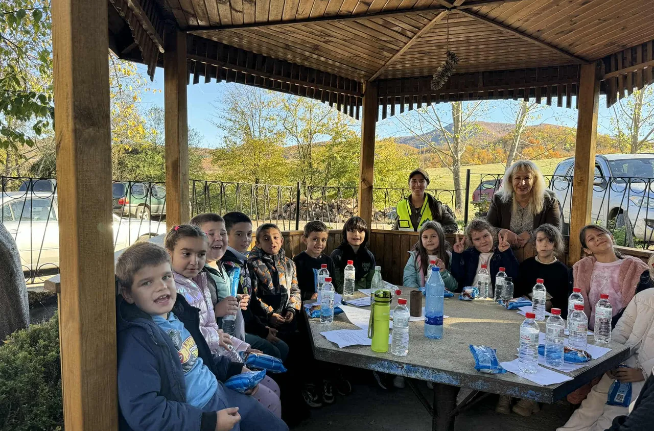 Ученици и горски служители от Чипровци отбелязаха Седмицата на народните будители