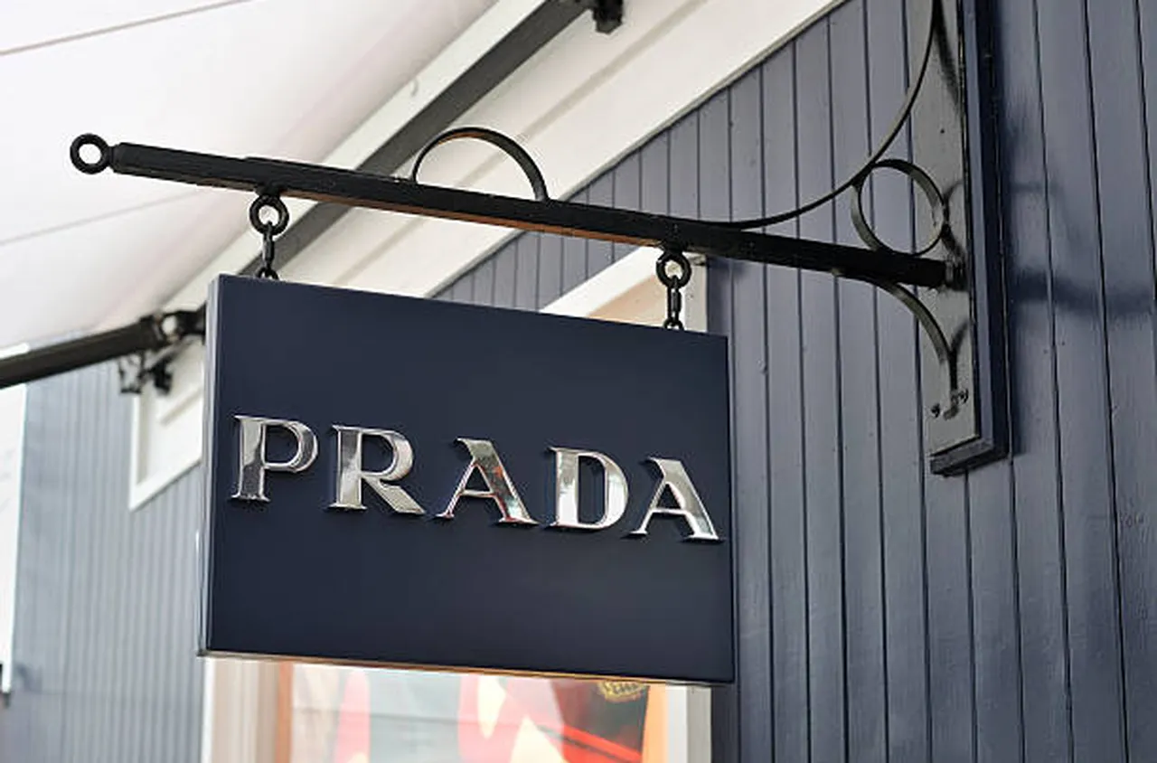 Prada купува Versace за малко над 1 млрд. евро