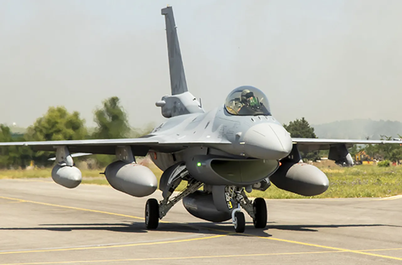 Вторият български самолет F-16 Block 70 пристигна в България
