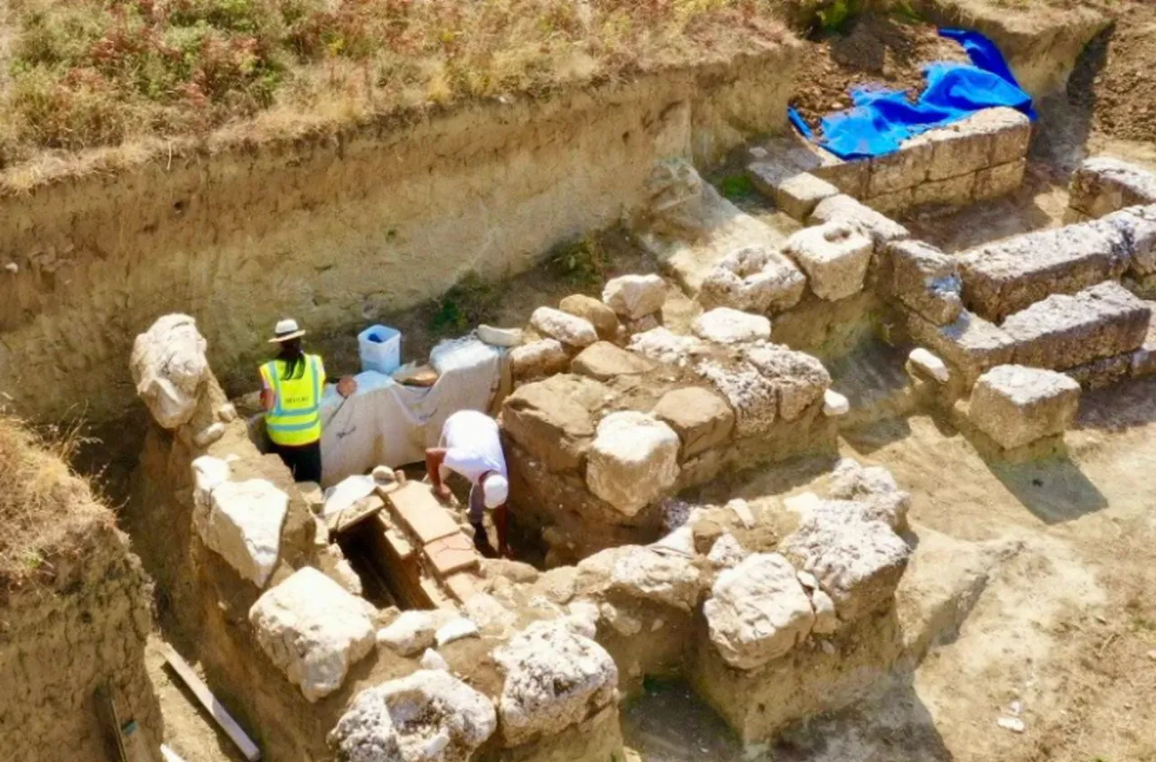 Откриха древна крепостна стена в Амантия