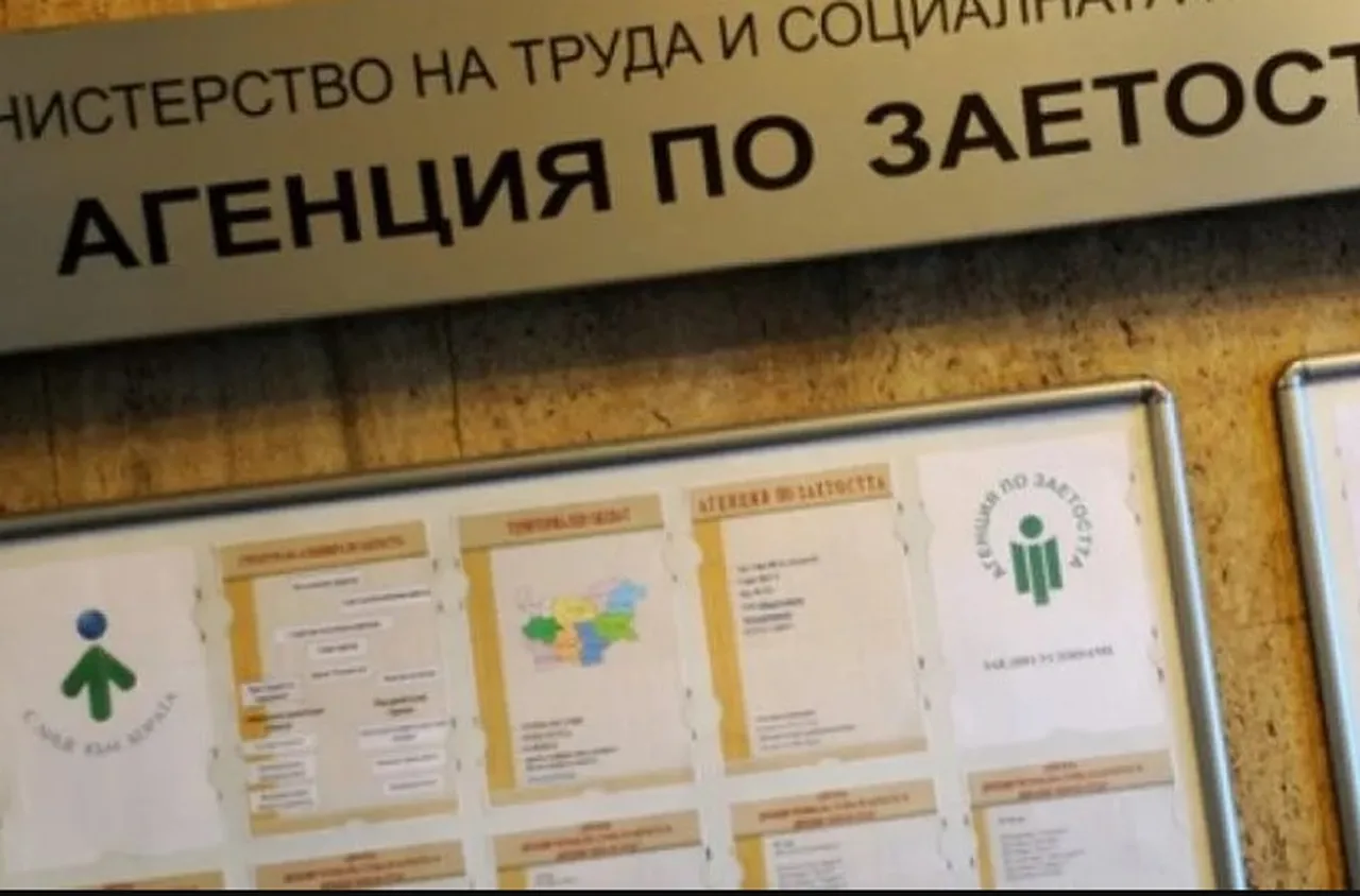 Увеличават възнагражденията на наети по програми
