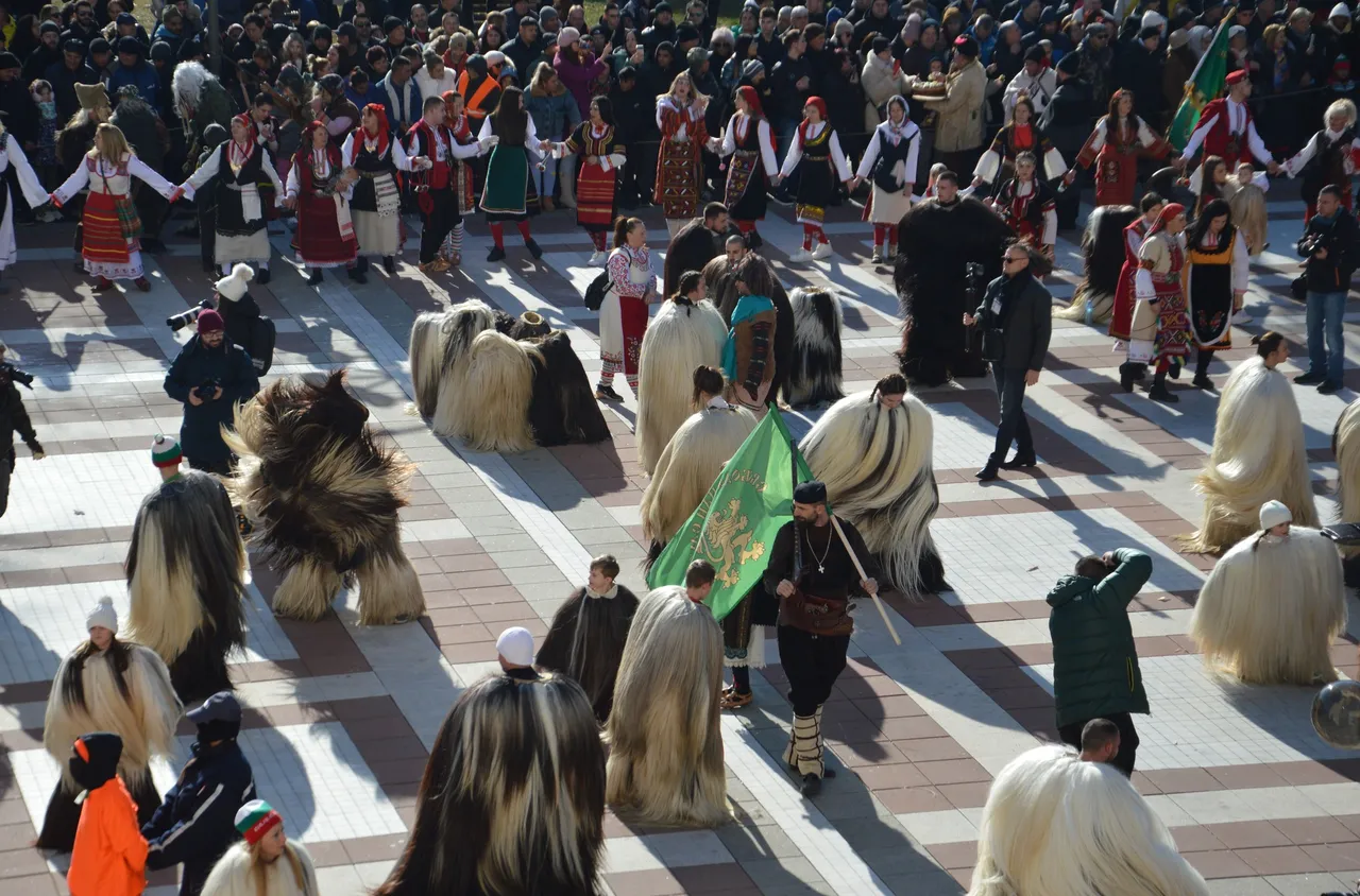 Кукери ще дефилират в центъра на Благоевград