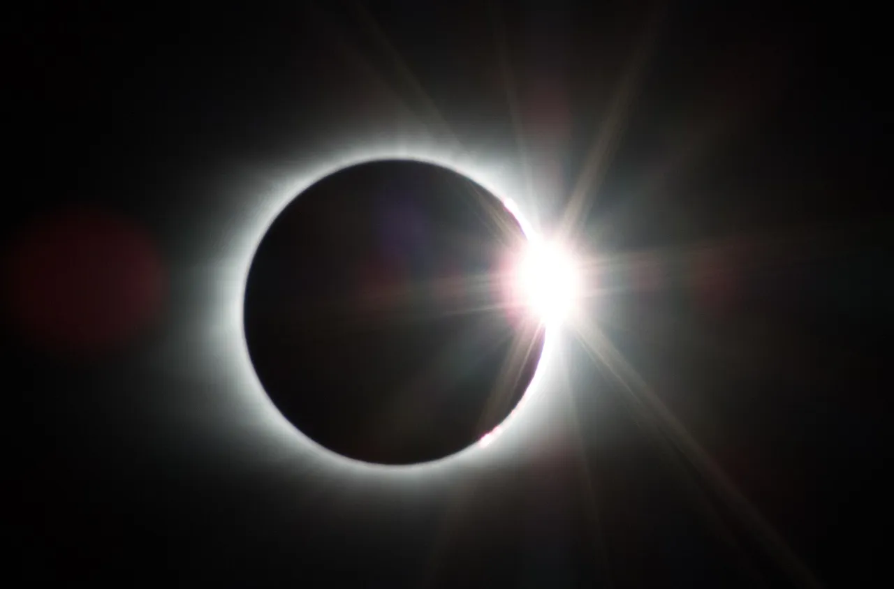 Три континента ще наблюдават рекордно слънчево затъмнение