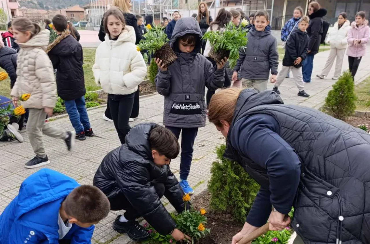 Ученици в Кресна отбелязаха Благовещение с послание за нов живот