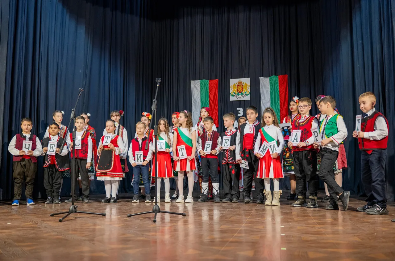 Якоруда посрещна празничен влак за 3 март