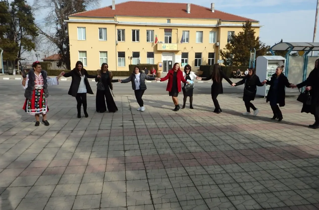 В Ценово спазиха традицията на Бабинден