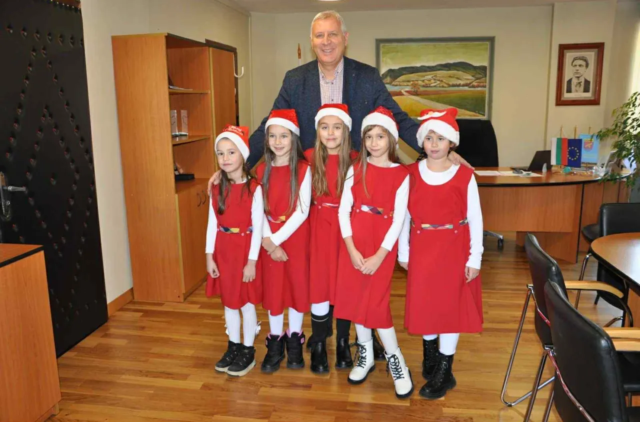 В Разлог дадоха начало на традиционните коледни базари