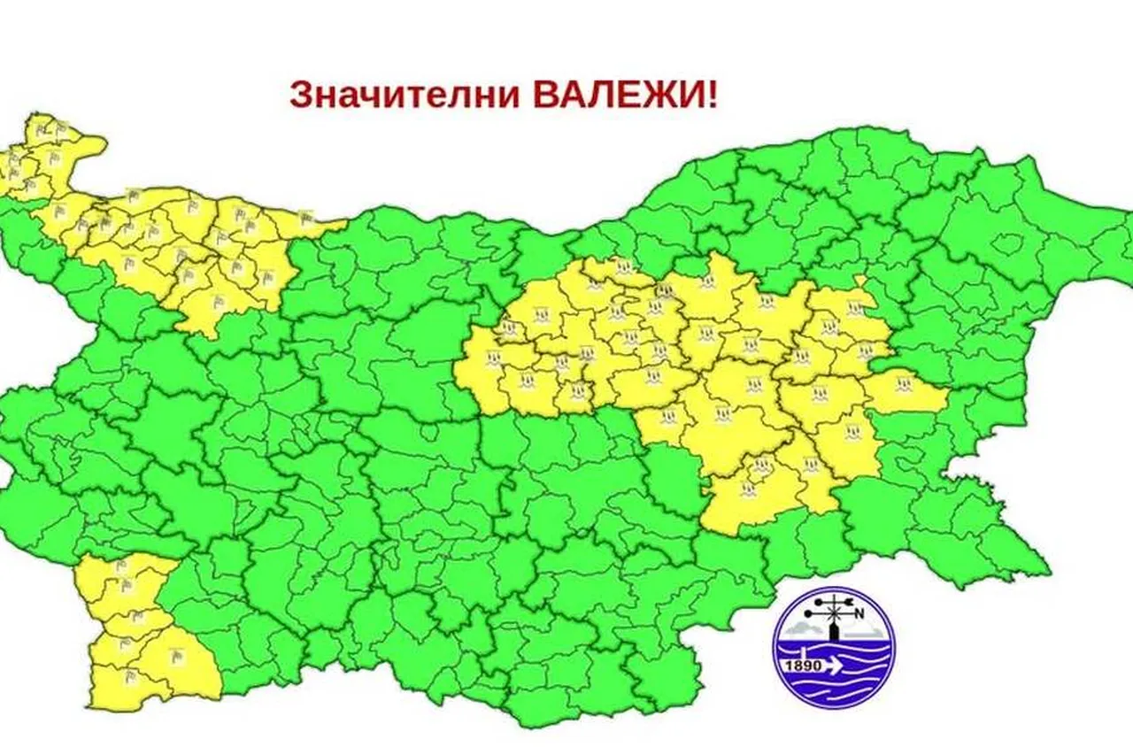Жълт код за силен вятър и интензивни валежи в 11 области