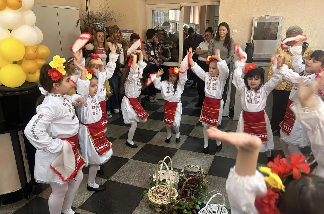 Лазарки внесоха празнично настроение в община Белово