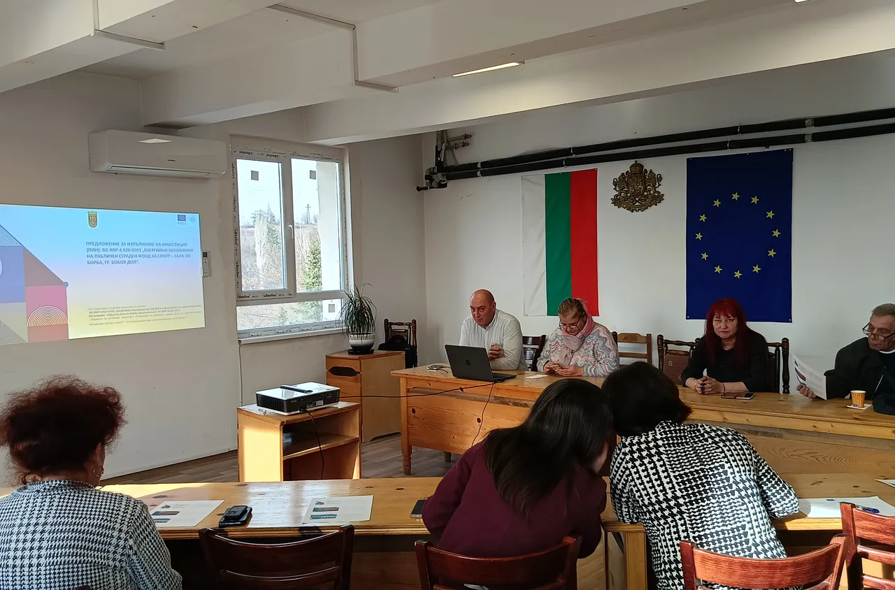 Започна енергийно обновяване на спортната зала по борба в Бобов дол