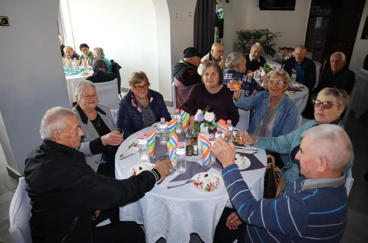 Пенсионерските клубове в Струмяни отбелязаха деня на възрастните хора
