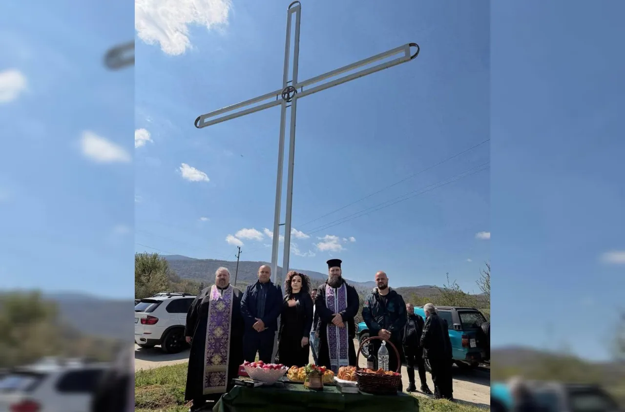 Осветиха нов кръст в квартал Малко Белово