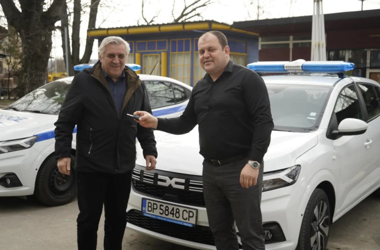 Районното управление в Мездра получи нов автомобил от общината