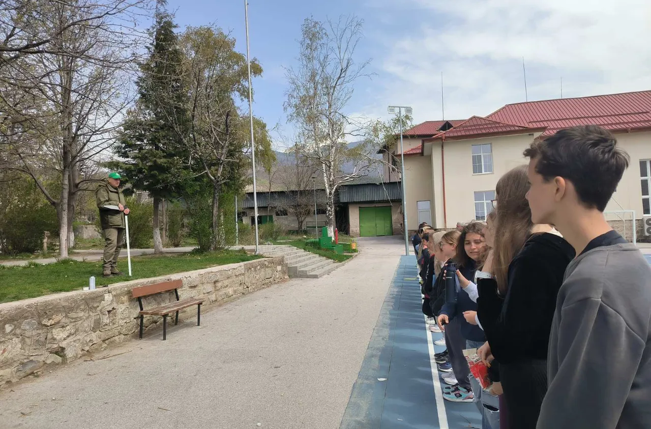 Ученици от Рила станаха „лесовъди за един ден“