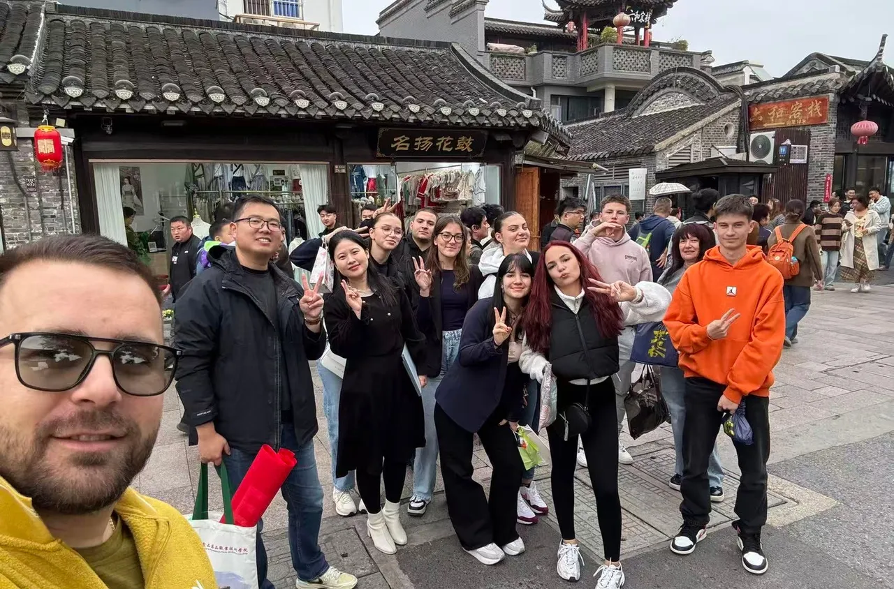 Ученици от Самоков на образователен обмен в Китай