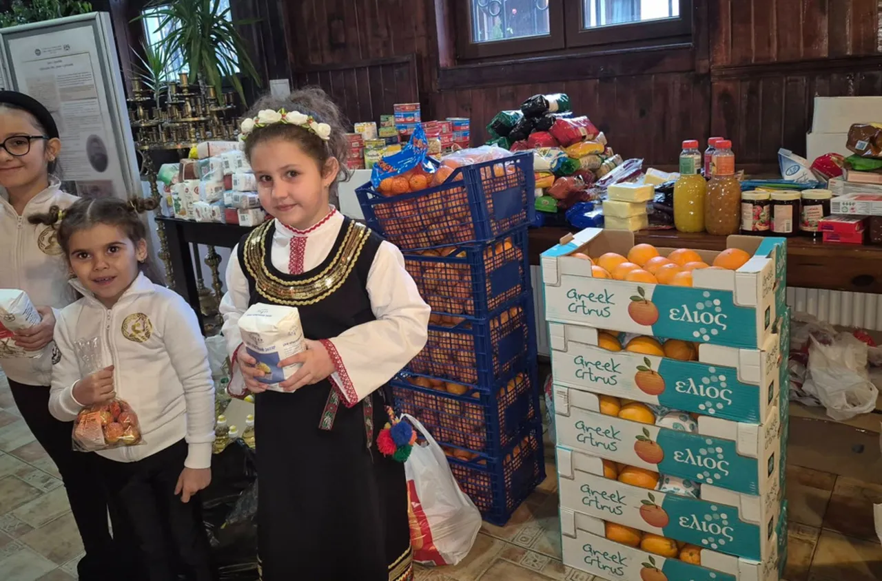 Стотици семейства в Кюстендил получиха хранителни продукти за Коледа