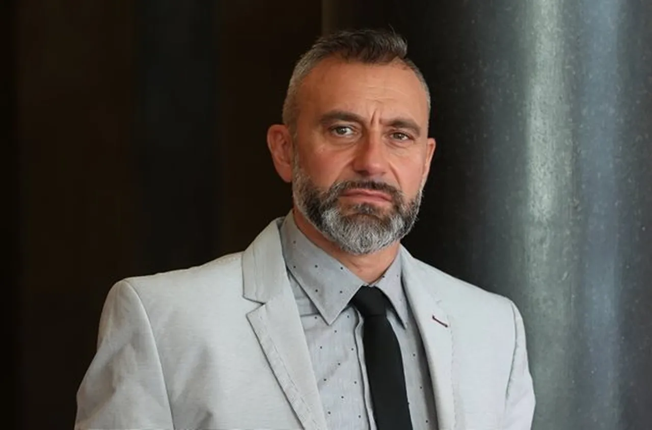 Калин Вельов напуска поста на зам.-министър на културата