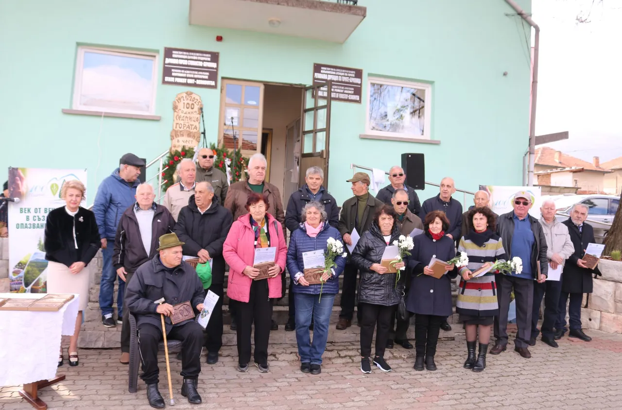 Почетна плоча в чест на лесовъдите и залесителите в Берковица