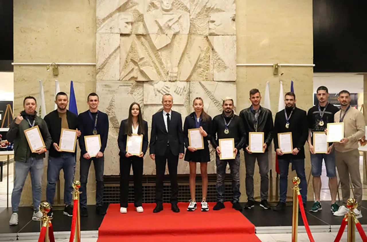 Медалистите от ТК "Фолкън" със специални награди от кмета на Благоевград