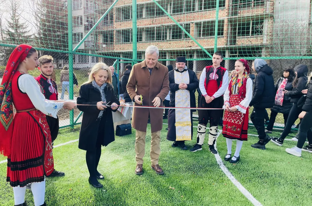Нова спортна площадка в училище в Разлог