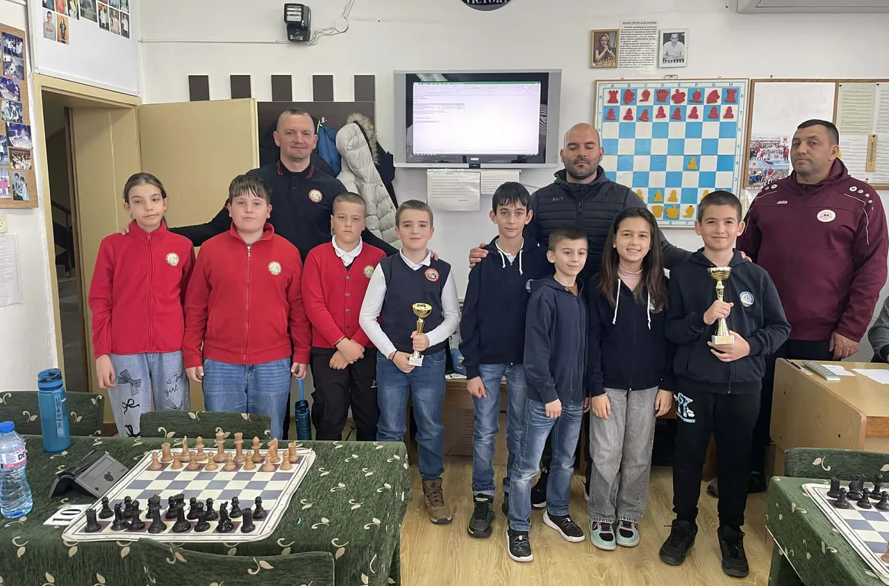 Ученици от Банско с блестящо представяне на областния етап по шахмат
