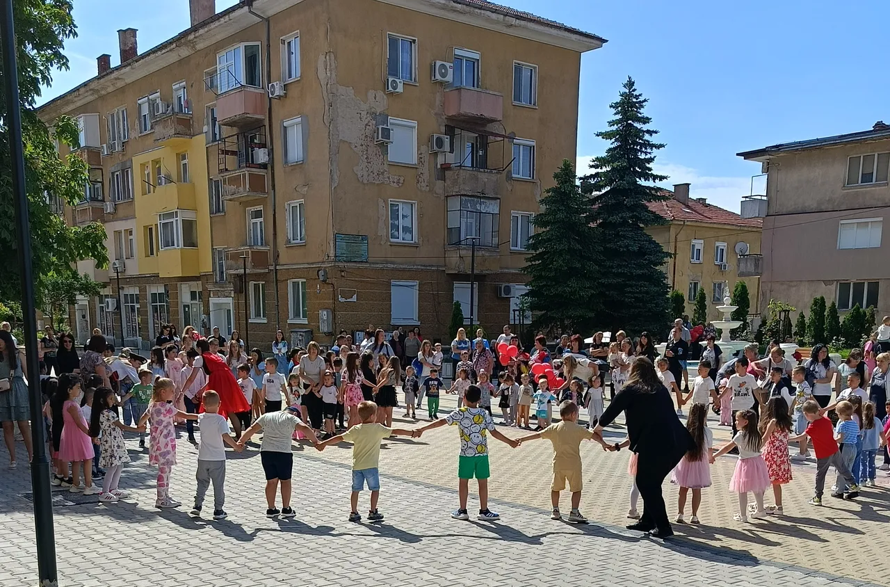 Детски усмивки озариха Бобов дол на 1 юни