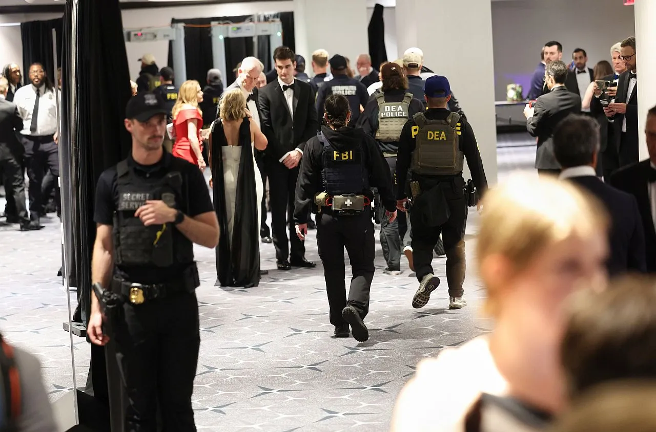 Стрелба във Вашингтон: Доналд Тръмп и Мелания бяха евакуирани под охрана