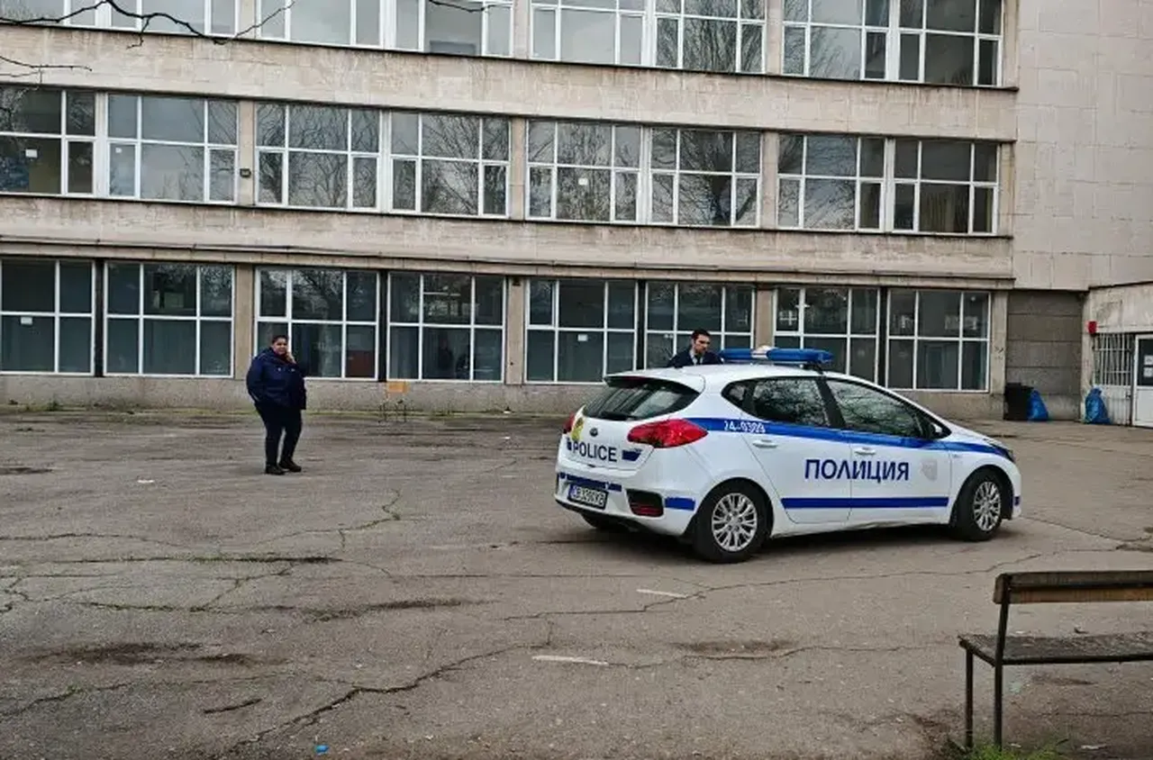 Ученик падна от прозорец на столична гимназия