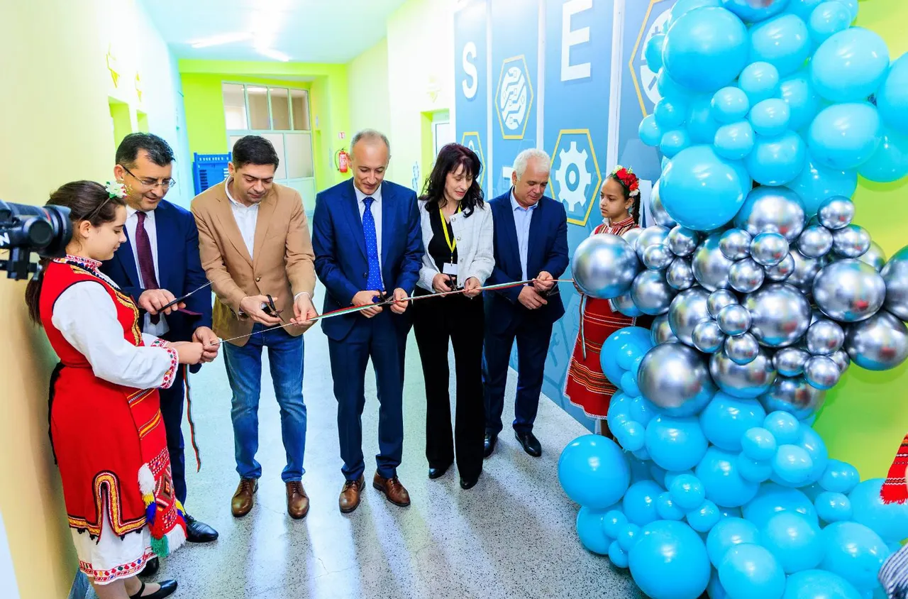 Откриха нов модерен STEM център в училището в с. Долно Дряново